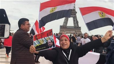 صور|المصريون بفرنسا  يحتفلون بفوز السيسي وينادون بالوحدة خلف القيادة السياسية 