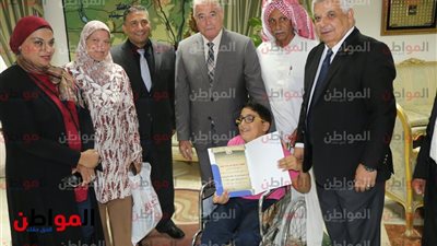 صور| محافظ جنوب سيناء يكرم الطالب المثالي على مستوي الجمهورية