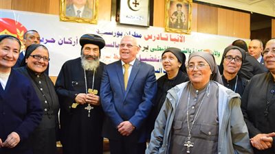 صور| محافظ بورسعيد يهنئ الأقباط بعيد القيامة 2018 من كنيسة مارجرجس