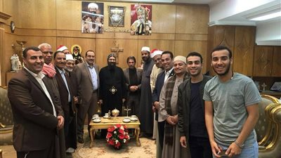 النائب محمد الكومي يرافق وفد أوقاف عين شمس لتهنئة الأسقف والأقباط بعيد القيامة المجيد
