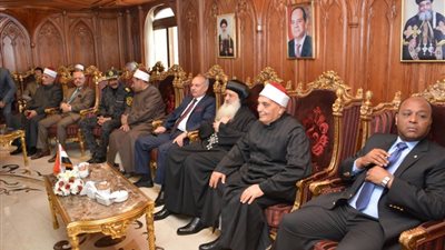 صور| محافظ الغربية فى ضيافة الأنبا بولا بإنجيلية طنطا