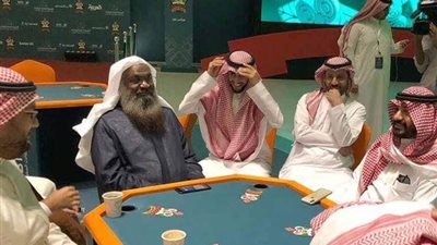 شيخ مسلم يتحدى فتاوى الشريعة ويبيح لعب القمار في بلد النبي محمد