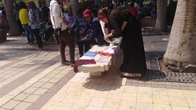 صور| الأطفال يلهون فى نافورة 