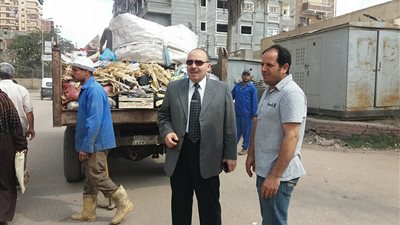 صور| حملات نظافة تجوب شوارع كفر الزيات عقب شم النسيم 2018
