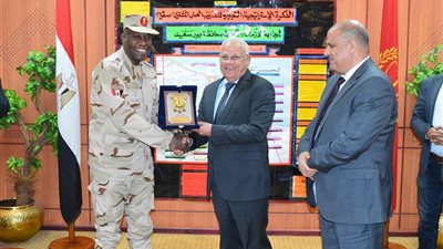 صور| بحضور قائد قوات الدفاع الشعبي.. محافظ بورسعيد يستعرض خطة مواجهة الأزمات