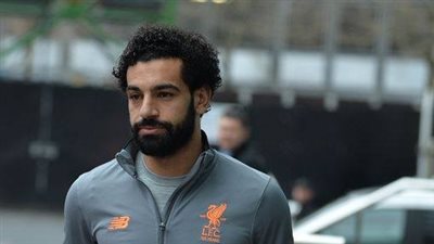 صلاح يصل مدينة مانشستر مع ليفربول استعدادا لمواجهة السيتي