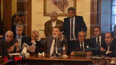 صور| السيد البدوي وبعض أعضاء الحزب ينفعلون على الصحفيين والمصورين 