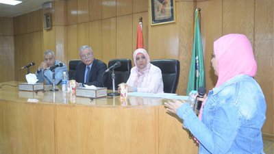 صور| ندوات متنوعة ونماذج شبابية ناجحة ضمن 