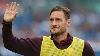 رئيس ريال مدريد:طلبت التعاقد مع أسطورة روما ولكنه رفض