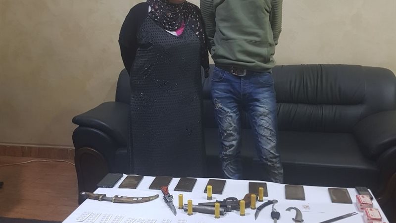 القبض على رجل وسيدة