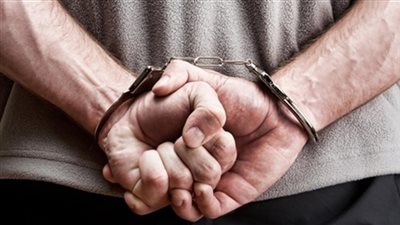 القبض على عاطلين فى شبرا بحوزتهم أسلحة نارية وذخائر بقصد البلطجة 