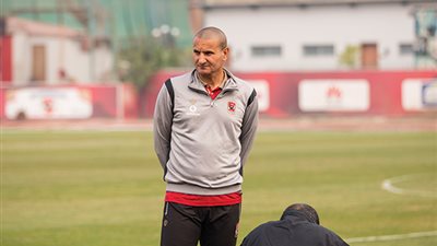 طارق سليمان يقود تدريب حراس مرمى الأهلي 