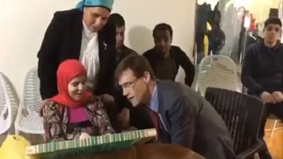 فيديو|سفير بريطانيا بالقاهرة في زيارة لجمعية 