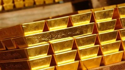 الذهب يتراجع من أعلى مستوياته خلال شهرين