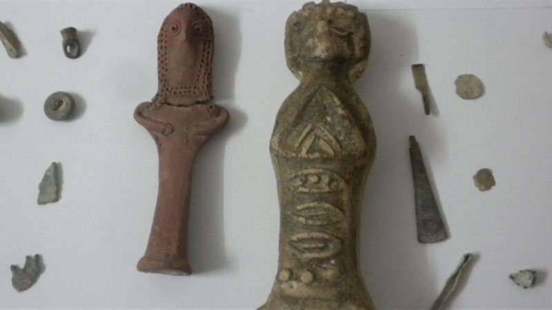 قطع اثرية  بحلوان