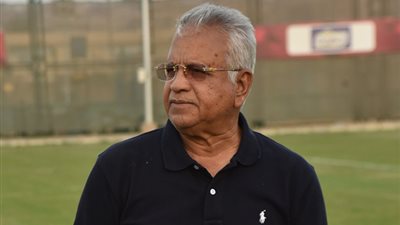 أبو المجد يجري التقييم الثاني لمدرسة الكرة بالنادي الأهلي