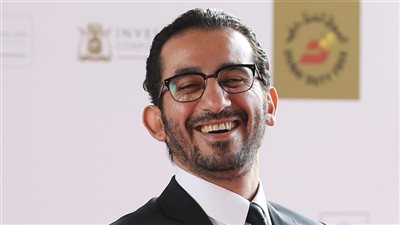 أحمد حلمي يشارك جمهوره بصورة جديدة 