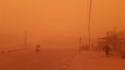 عاصفة ترابية جديدة تسببت فى ارتفاع مستوى الأتربة بمدينة أسوان