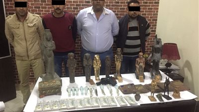 سقوط عصابة النصب على المواطنين بقطع أثرية مقلدة بحلوان