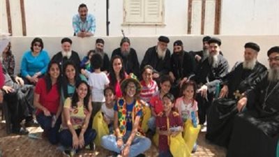أسقف كنائس غرب الإسكندرية يلتقى الأطفال الأيتام