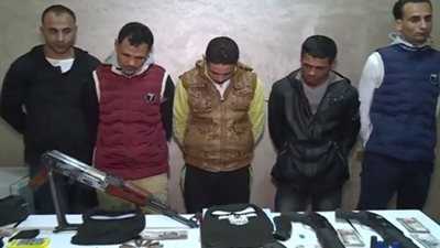 ضبط تشكيل عصابي يحملون جنسيات مختلفة للاستيلاء على حسابات المواطنين البنكية