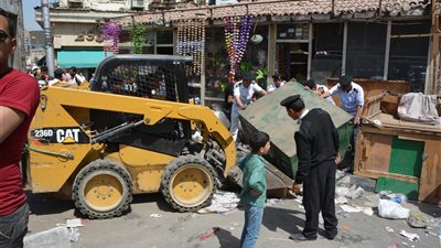 صور| تطهير ميدان العتبة من الباعة الجائلين