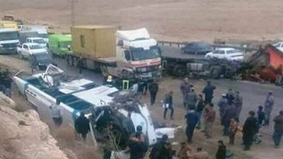 حادث تصادم أتوبيس وسيارة نقل بطريق الإسماعيلية يسفر عن إصابة 35 طالبا 