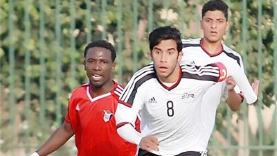 فياريال الإسباني يتابع لاعب الأهلي