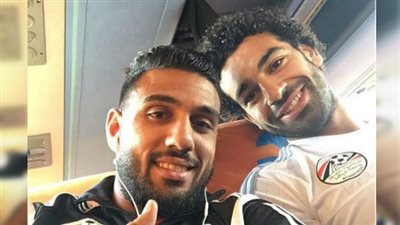 صورة .. صلاح يواسي الشناوي .. عد أقوى !