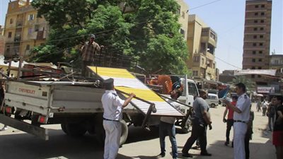 صور| حملة للنظافة ورفع الإشغالات بشوارع حي حدائق القبة