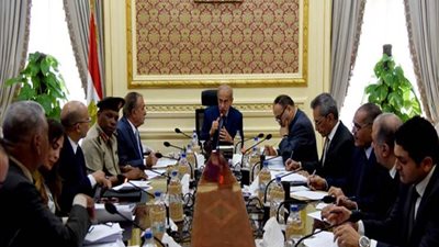 إسماعيل يترأس اجتماع اللجنة العليا لتقنين أوضاع الكنائس والمباني الخدمية
