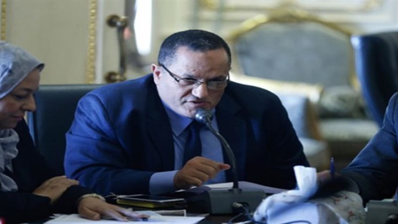  الدكتور عمر حمروش