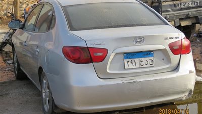 العثور على سيارة بداخلها سلاح نارى فى شبرا الخيمة