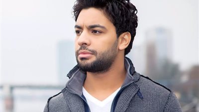 أحمد جمال ينعي شيرين في وفاة والدها عبر 