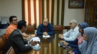 مدير التأمين الصحي بالغربية يجتمع بلجنة ادارة الكوارث والأزمات 