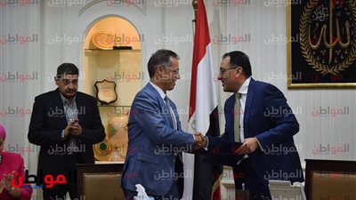 فيديو وصور| مصطفى مدبولي يوقع على اتفاقية 