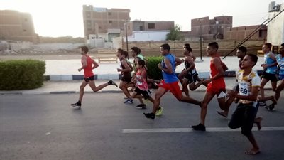 صور| فوز 15 شاب وفتاة بسباق المارثون الرياضي بالوادي الجديد