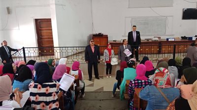 صور| وكيل تعليم الغربية ورئيس جامعة طنطا يتفقدان قوافل التعليم المجاني لطلاب الثانوية العامة 