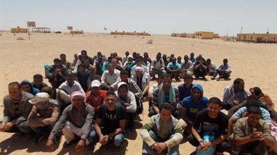 أمن بمطروح يحبط تسلل 21 شخصًا من محافظات مختلفة إلى ليبيا عن طريق السلوم