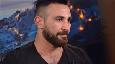 أحمد سعد أول الحاضرين في عزاء والد شيرين