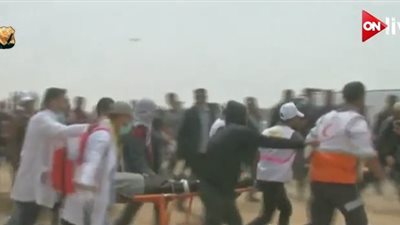 فيديو| الفلسطينيون يشيعون جثمان