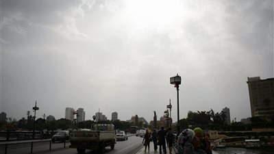 صور وفيديو| هبوط أمطار خفيفة بشوارع وميادين العاصمة