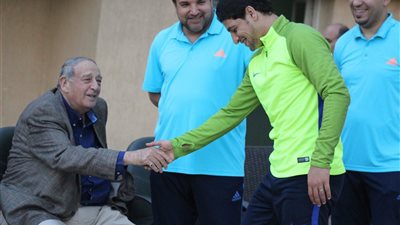 صور| رئيس المقاصة يجتمع مع اللاعبين ويحثهم  للفوز على الاتحاد والمقاولون 