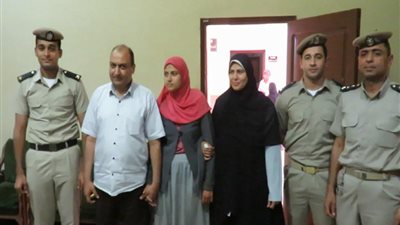 بعد غياب 17 يوما.. أمن أسوان يعيد فتاة من ذوي الاحتياجات إلى أهلها بالقاهرة