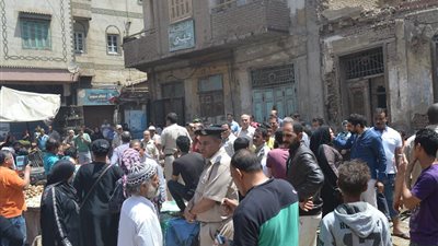 صور| رئيس المحلة الكبرى يقود حملة لإزالة الإشغالات بشارع نعمان الأعصر