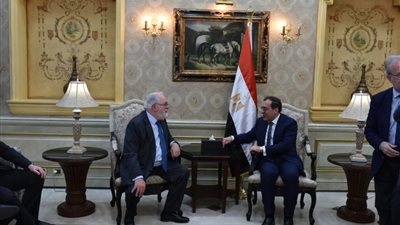 صور| وزير البترول يستقبل المفوض الأوروبي للطاقة والمناخ