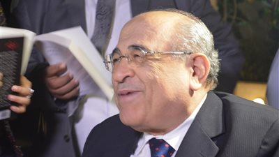 صور| مصطفى الفقي يوقع على ثلاثيته الجديدة في المكتبة الكبرى بالزمالك