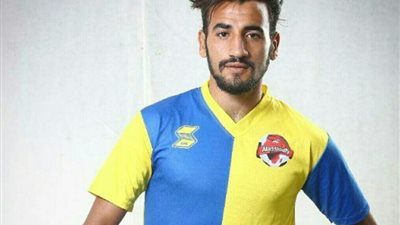 تختار الأهلي أم الزمالك؟ مهند لاشين يجيب 