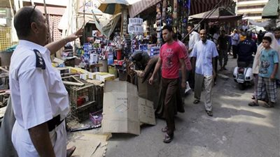 القضاء على ظاهرة الباعة الجائلين.. هل سيظل حلمًا أم يتحول لحقيقة؟