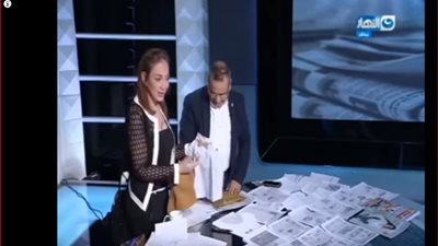 فيديو| ريهام سعيد تفاجئ القرموطي وتهديه ملابس نجلها طارق على الهواء